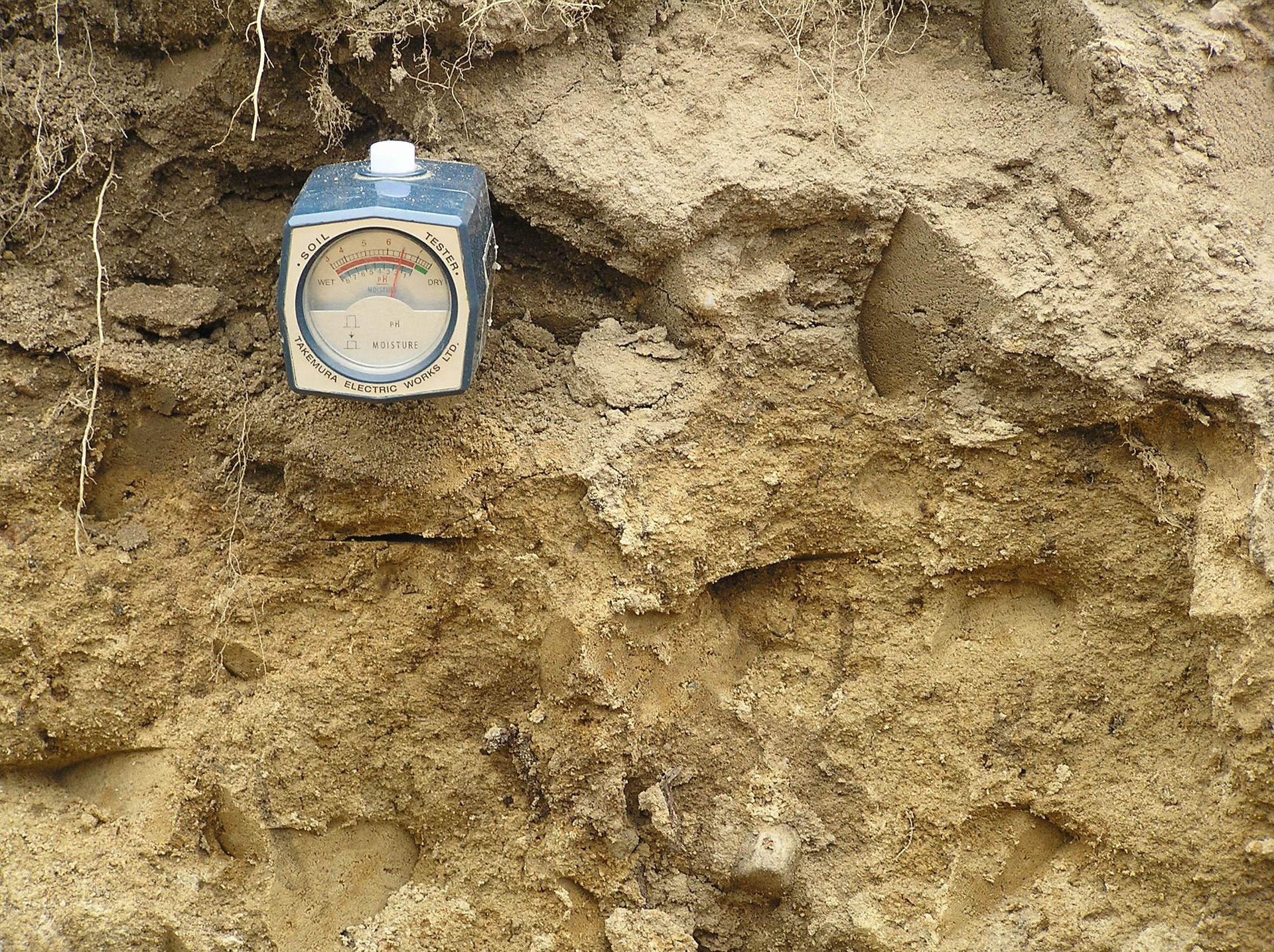 Photo mesure d'humidité d'un sol
