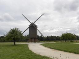 Moulin à vent Bel air à Guilly dans le Loiret | DIRECTION REGIONALE DE L'ENVIRONNEMENT, DE L'AMENAGEMENT ET DU LOGEMENT CENTRE-VAL DE LOIRE