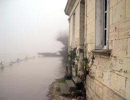 Crue de la Loire : Chouzé-sur-Loire (Indre-et-Loire) - crue de 2003 - comparaison Loire et repères de crues | DIRECTION REGIONALE DE L'ENVIRONNEMENT, DE L'AMENAGEMENT ET DU LOGEMENT CENTRE-VAL DE LOIRE