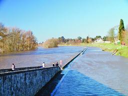 Crue de la Loire : le canal d'Orléans en crue 2003 | DIRECTION REGIONALE DE L'ENVIRONNEMENT, DE L'AMENAGEMENT ET DU LOGEMENT CENTRE-VAL DE LOIRE