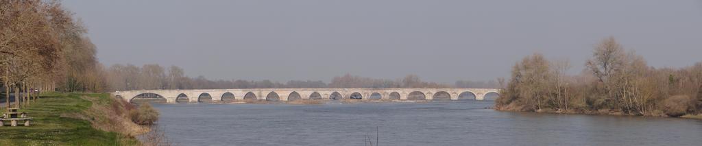 Vue panoramique sur le pont de Beaugency (Loiret) | SIMONNEAU (Aurore)